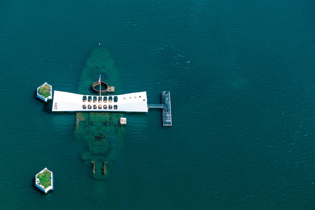USA, Hawaii, Oahu, USS Arizona memorial in Pearl Harbor.