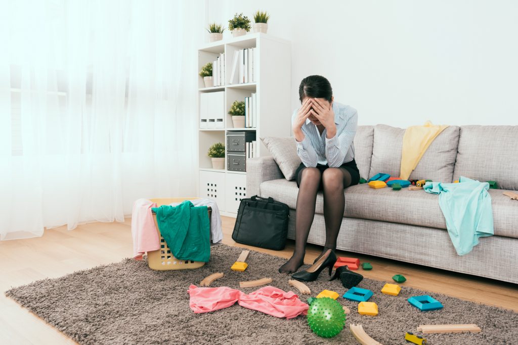 businesswoman feels frustration to see the mess